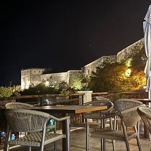 With Castle View Pensión